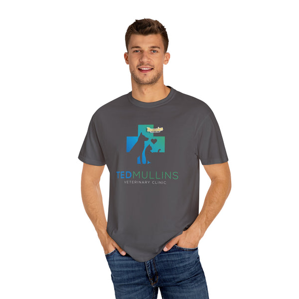 Mullins Vet Clinic (Schitt's Creek) | Graphic Tee