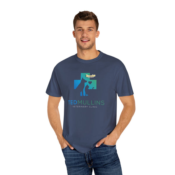 Mullins Vet Clinic (Schitt's Creek) | Graphic Tee