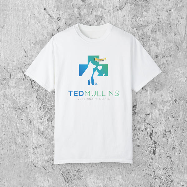 Mullins Vet Clinic (Schitt's Creek) | Graphic Tee