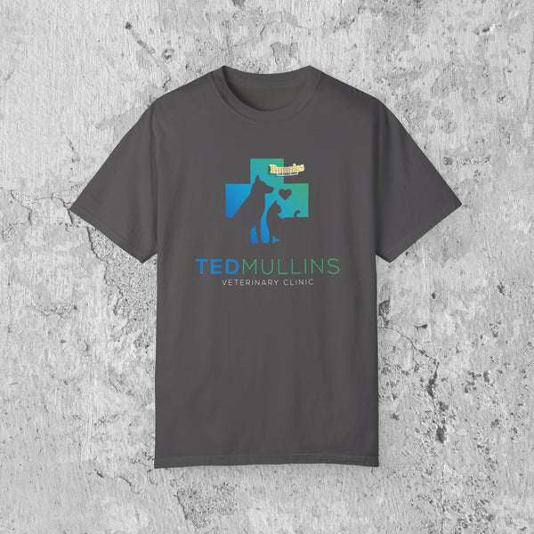 Mullins Vet Clinic (Schitt's Creek) | Graphic Tee