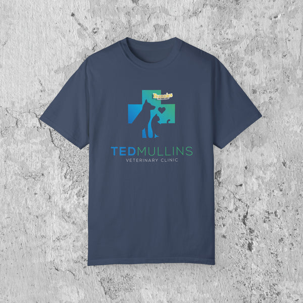 Mullins Vet Clinic (Schitt's Creek) | Graphic Tee