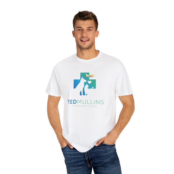 Mullins Vet Clinic (Schitt's Creek) | Graphic Tee